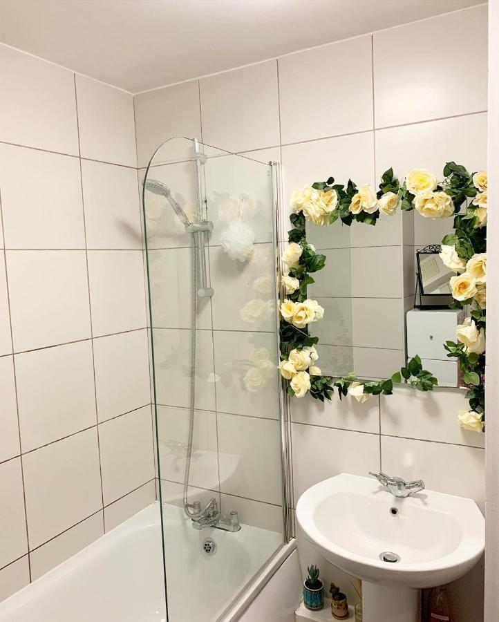 Garden Beautiful Cozy Flat , Recent Decorated. Apartment London Bagian luar foto