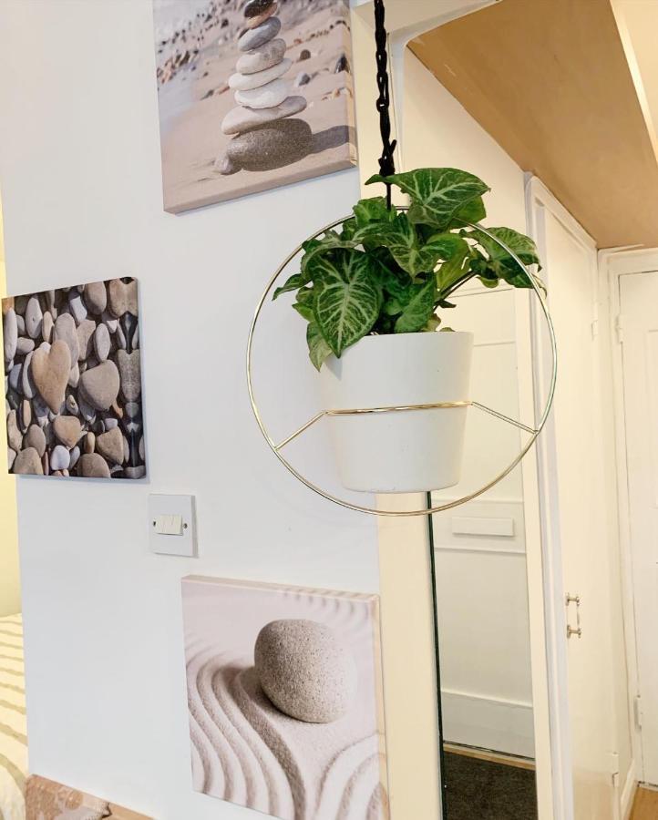 Garden Beautiful Cozy Flat , Recent Decorated. Apartment London Bagian luar foto