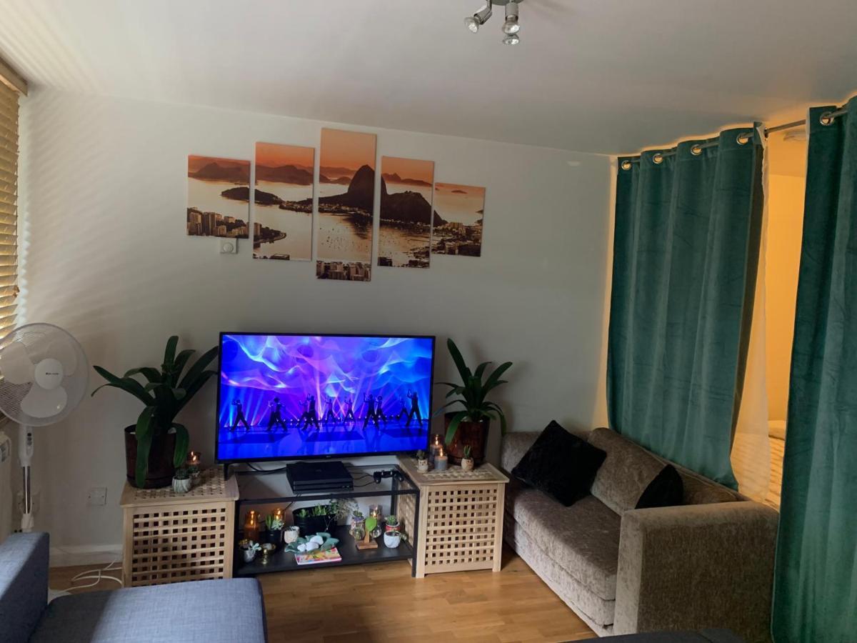Garden Beautiful Cozy Flat , Recent Decorated. Apartment London Bagian luar foto