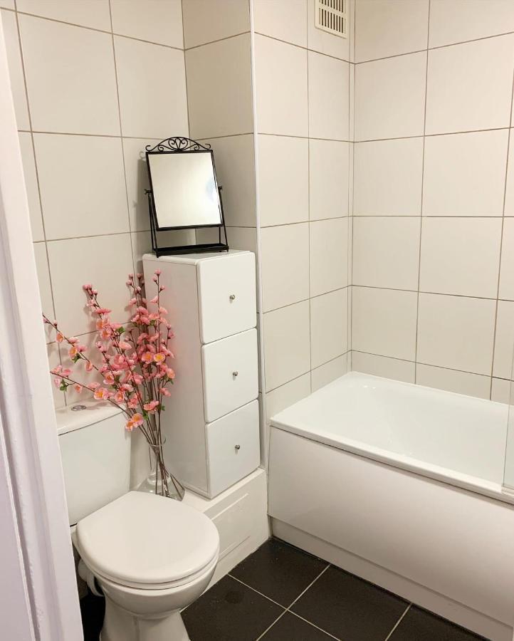 Garden Beautiful Cozy Flat , Recent Decorated. Apartment London Bagian luar foto