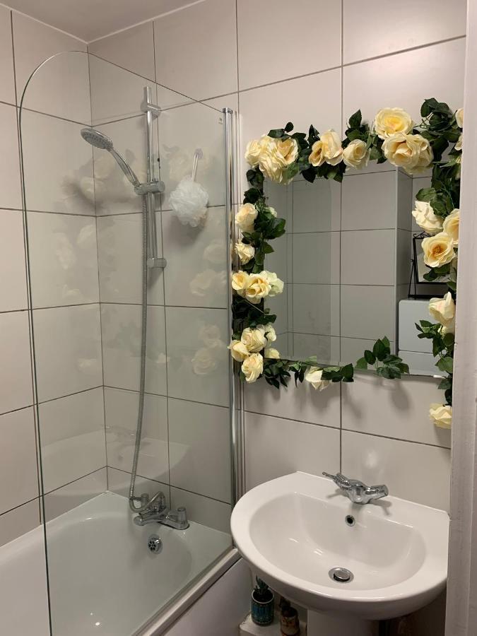 Garden Beautiful Cozy Flat , Recent Decorated. Apartment London Bagian luar foto